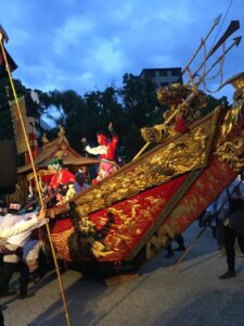 諏訪神社境内　練り込み　鯨船